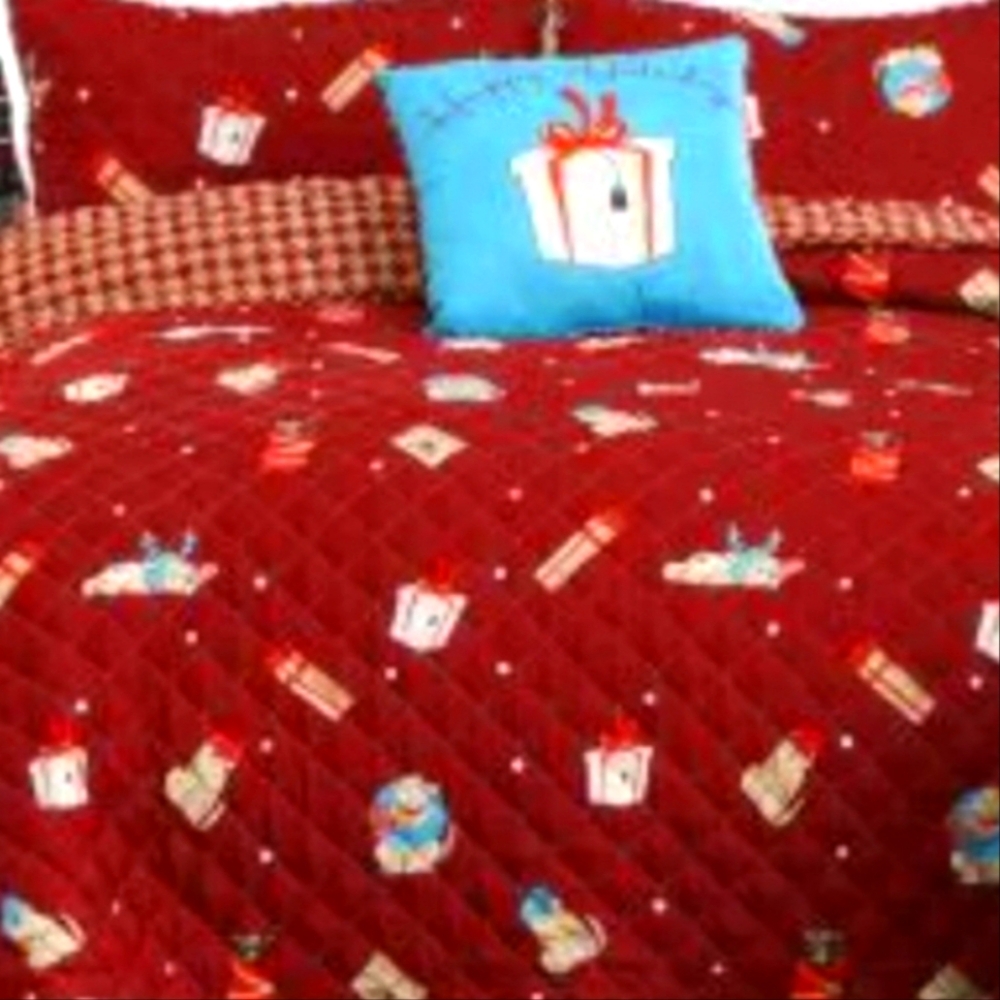 Festive Dogs Reversable Quilt Set